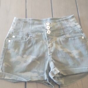 NOBO High-Waisted Green Camouflage Shorts